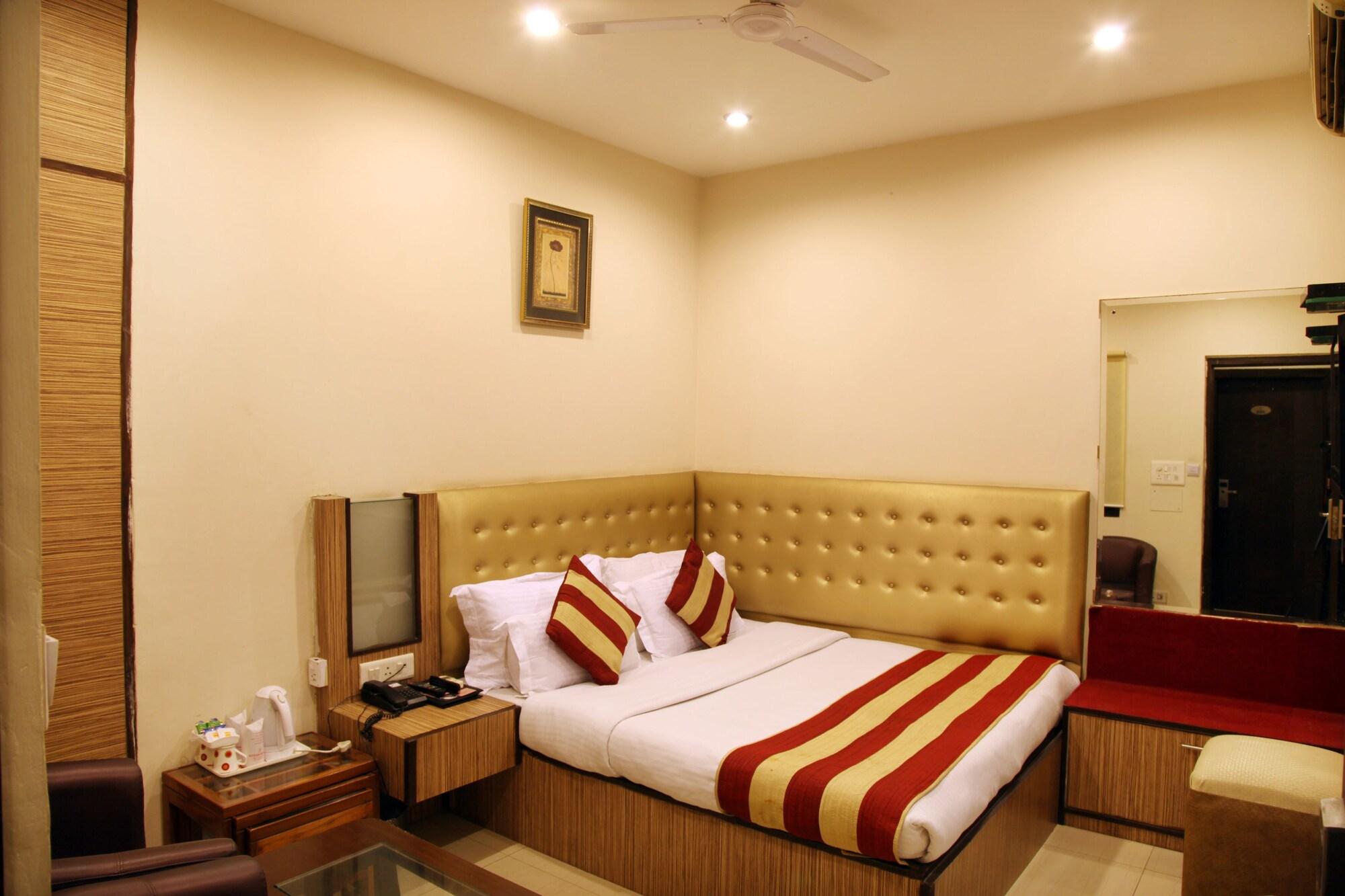 Rupam Hotel Делхи Екстериор снимка