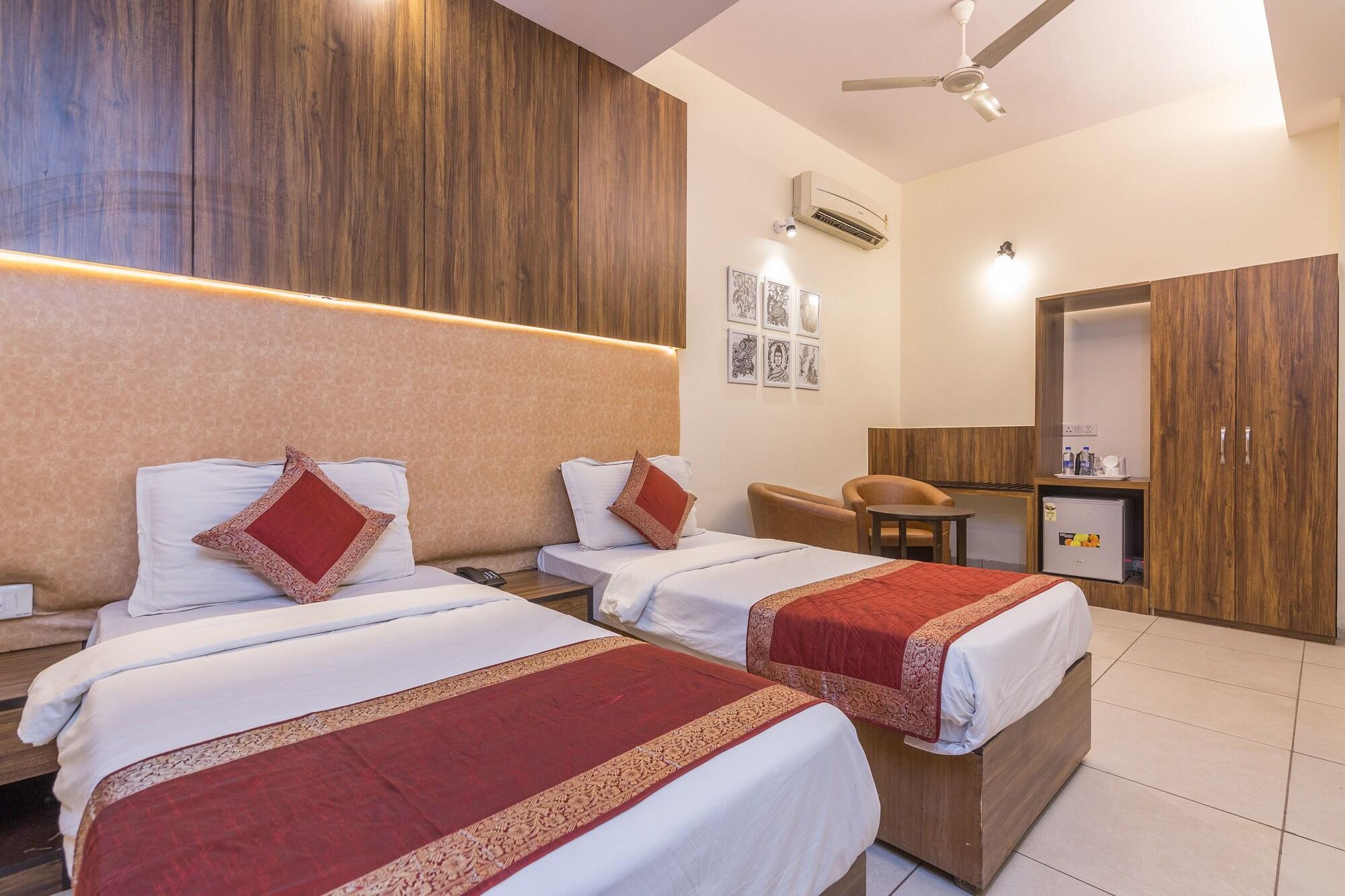 Rupam Hotel Делхи Екстериор снимка