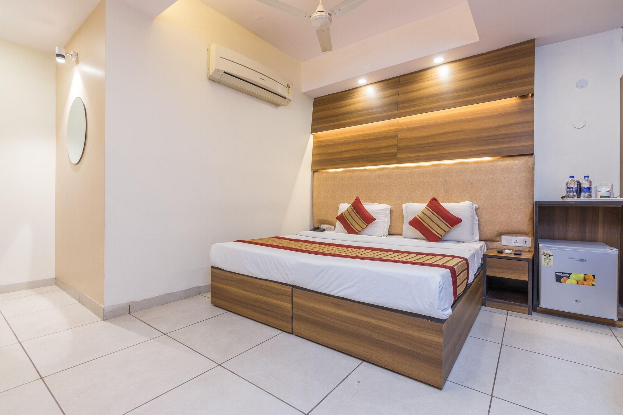 Rupam Hotel Делхи Екстериор снимка