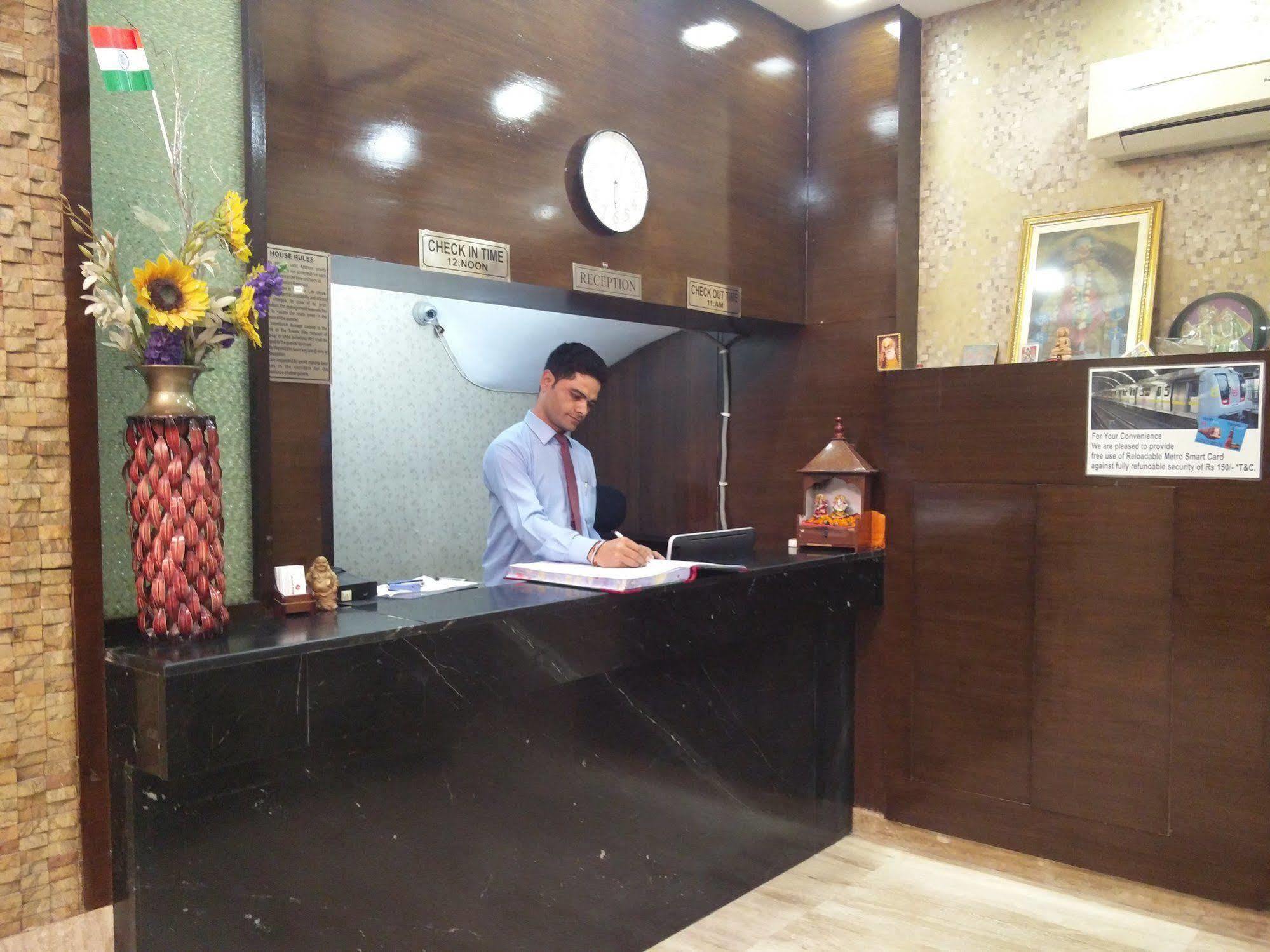 Rupam Hotel Делхи Екстериор снимка