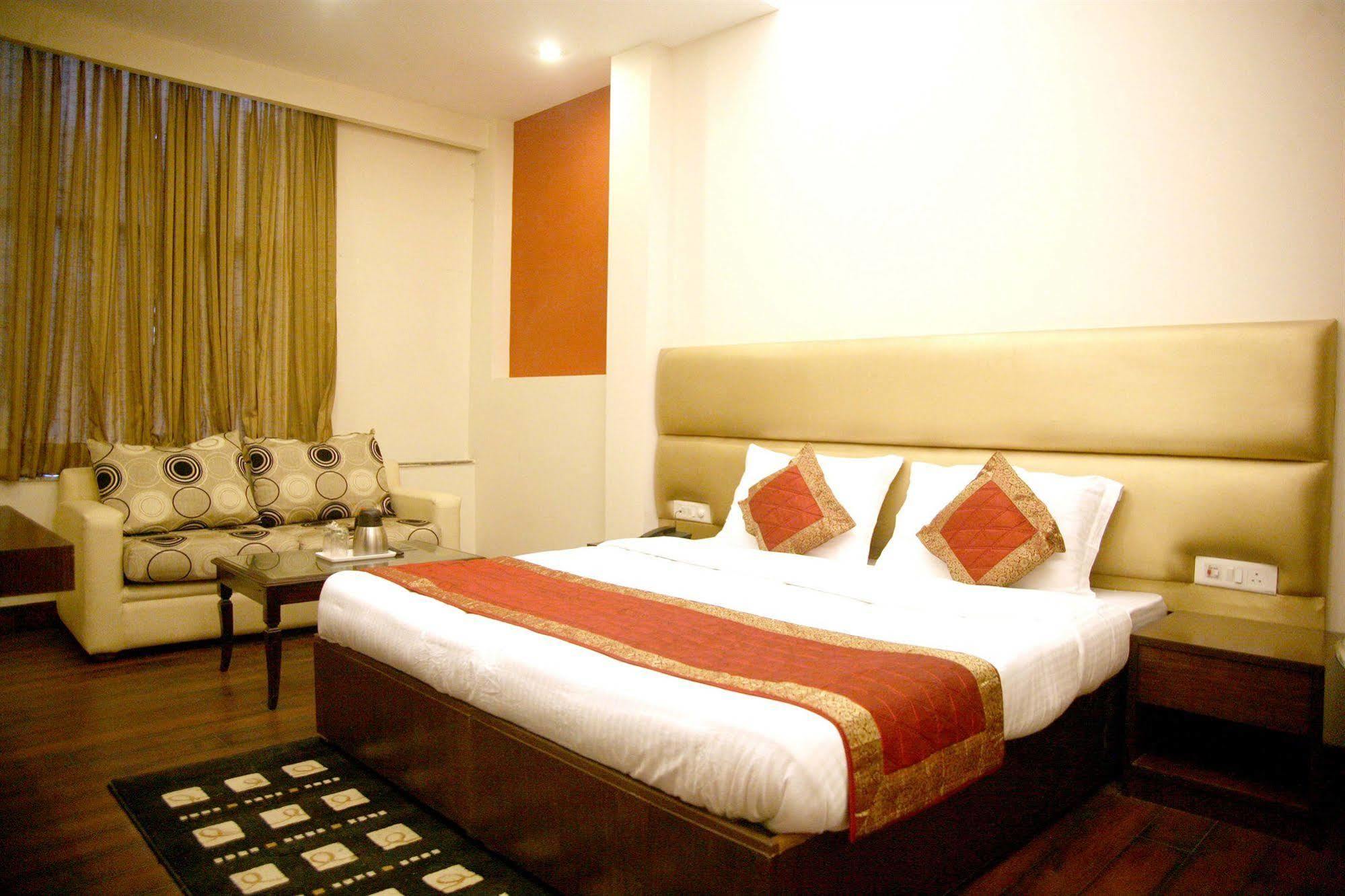 Rupam Hotel Делхи Екстериор снимка