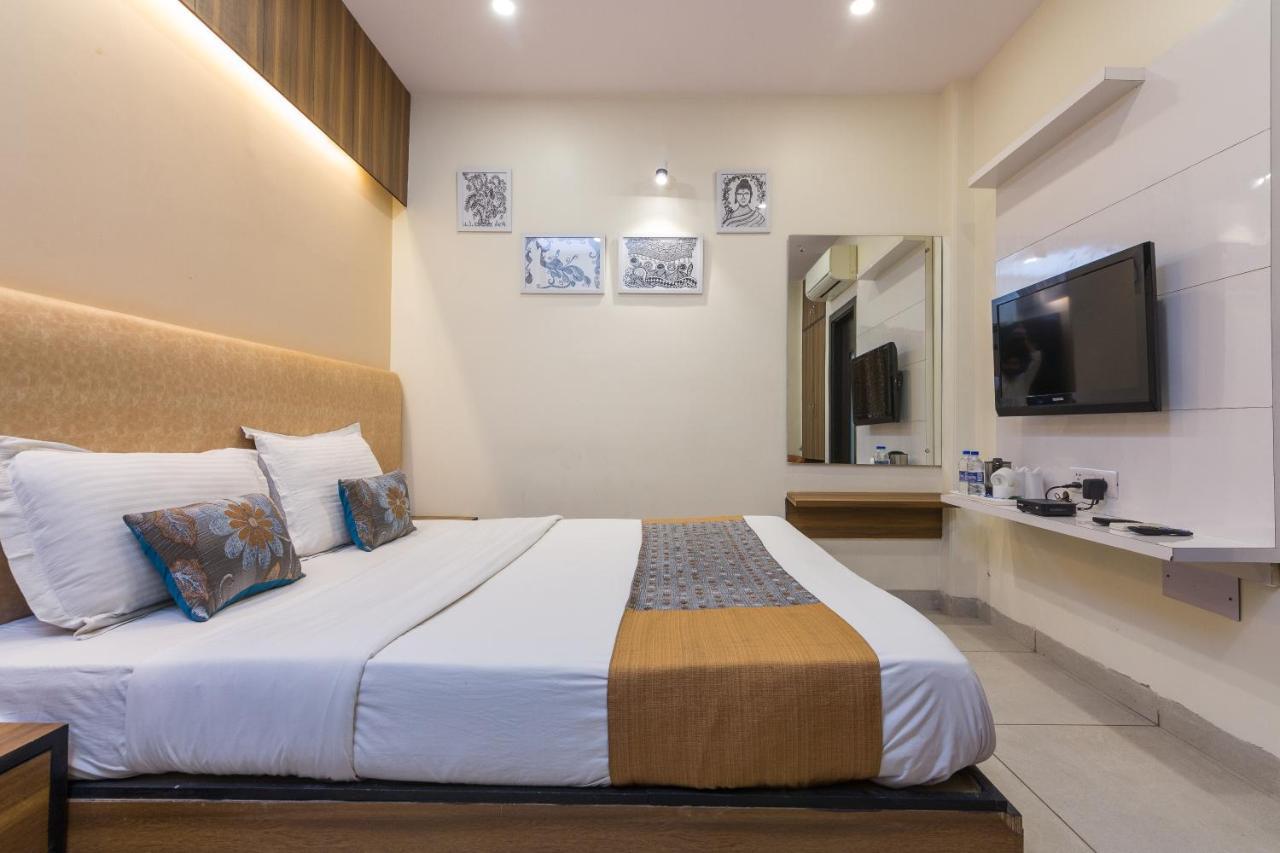 Rupam Hotel Делхи Екстериор снимка