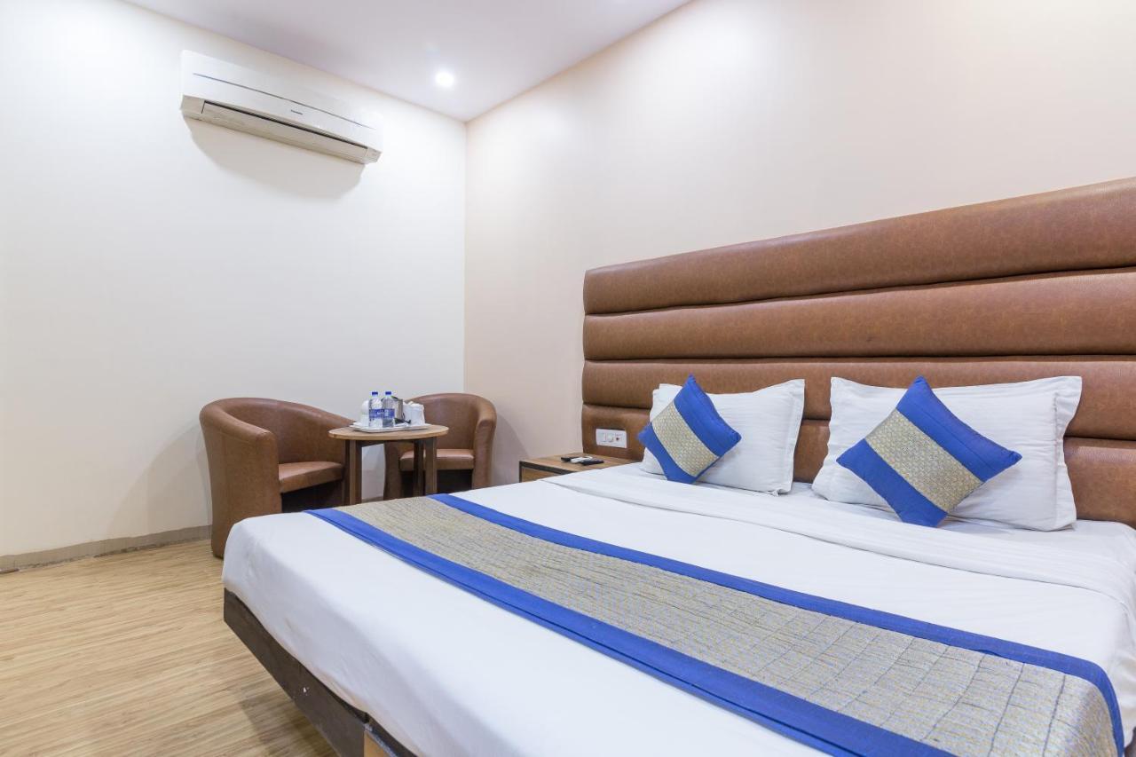Rupam Hotel Делхи Екстериор снимка