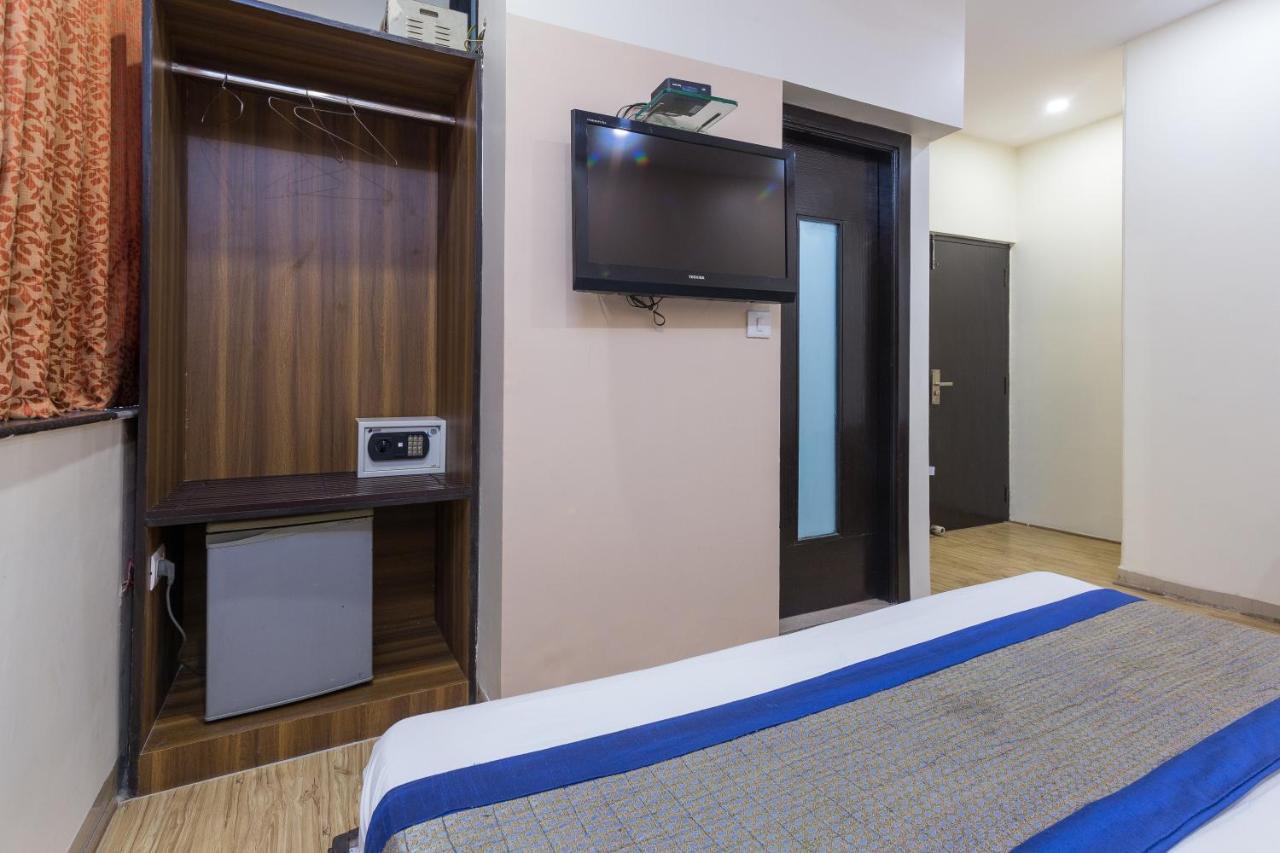 Rupam Hotel Делхи Екстериор снимка