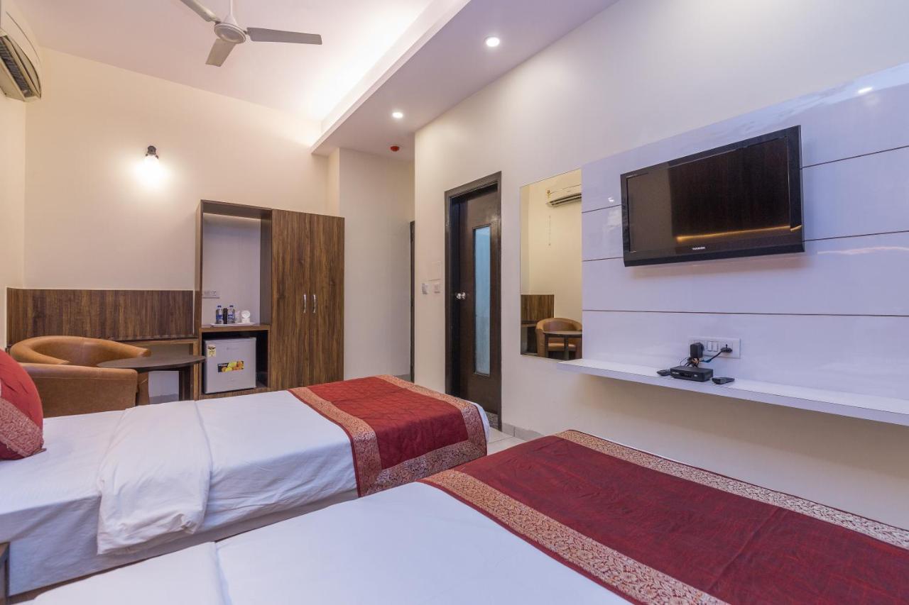 Rupam Hotel Делхи Екстериор снимка